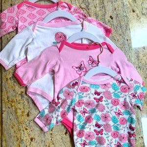 (4) Luvable Friends Long Sleeve Onsies SM / Small 0-3